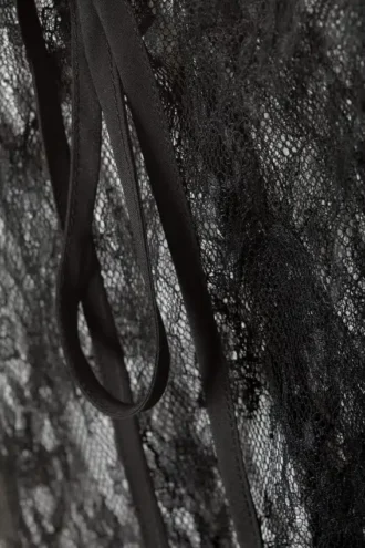 Falda midi cruzada de encaje – Negro