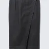 Falda midi de denim de talle bajo – Índigo crudo – Azul oscuro Falda midi de denim de talle bajo – Índigo crudo – Azul oscuro