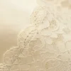 Falda midi de encaje satinado – Beige claro empolvado