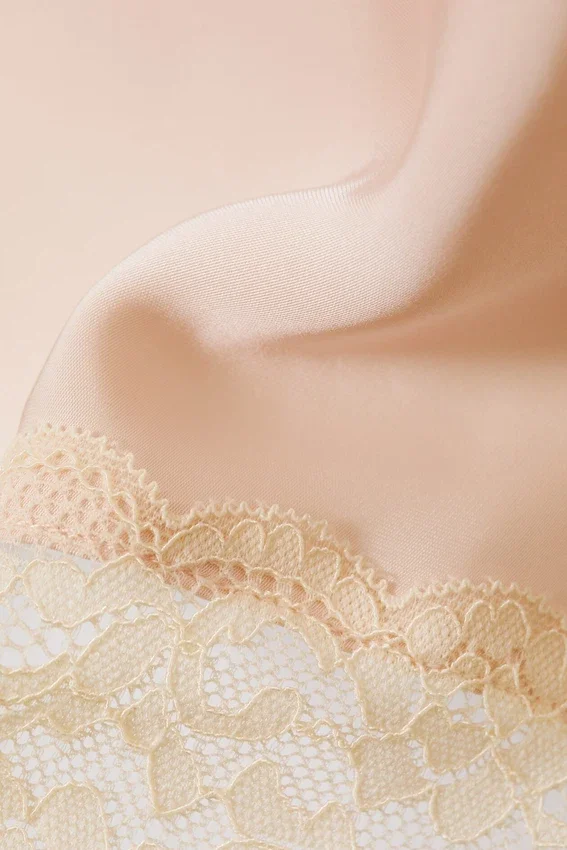 Falda midi de encaje satinado – Rosa empolvado Falda midi de encaje satinado – Rosa empolvado