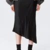 Falda midi de satén de talle bajo – Negro