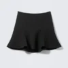 Falda midi de talle medio y corte acampanado – Negro