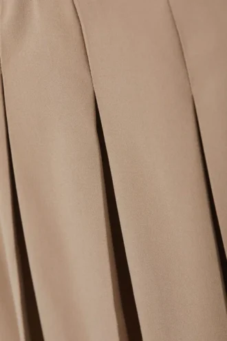 Falda plisada de talle bajo – Beige empolvado