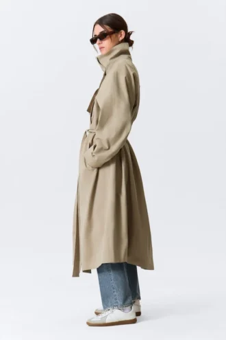Gabardina de corte holgado con cuello de embudo – Beige