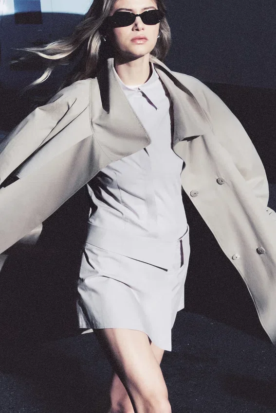 Gabardina de corte holgado con cuello de embudo – Beige Gabardina de corte holgado con cuello de embudo – Beige
