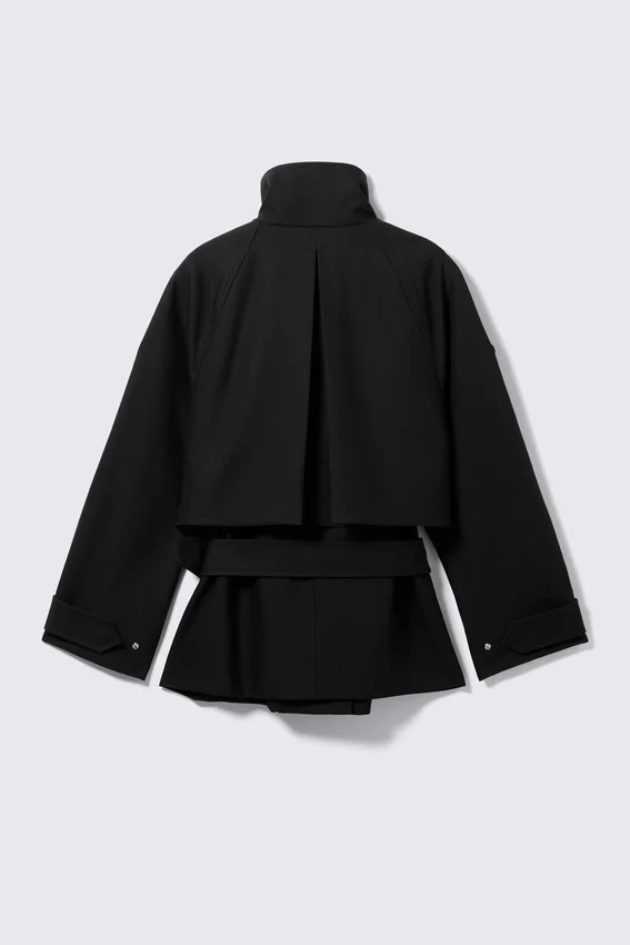 Gabardina técnica con capas – Negro Gabardina técnica con capas – Negro