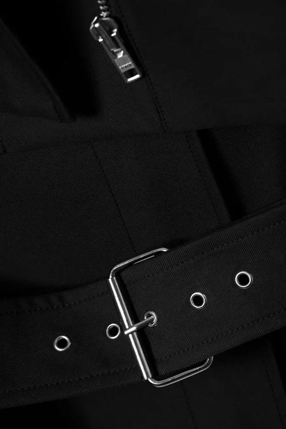 Gabardina técnica con capas – Negro Gabardina técnica con capas – Negro