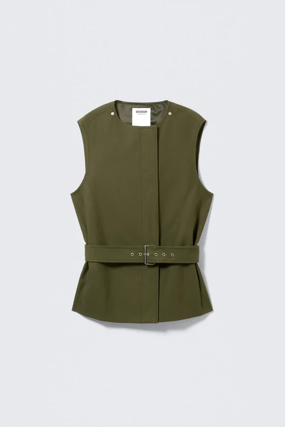 Gabardina técnica con capas – Verde caqui Gabardina técnica con capas – Verde caqui