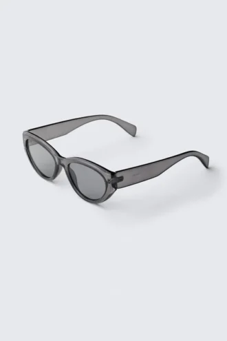 Gafas de sol de ojo de gato angulares – Gris transparente