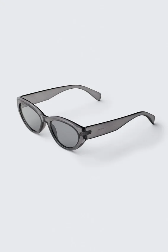 Gafas de sol de ojo de gato angulares – Gris transparente Gafas de sol de ojo de gato angulares – Gris transparente