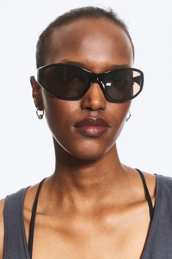 Gafas de sol envolventes – Negro – Lentes negras Gafas de sol envolventes – Negro – Lentes negras