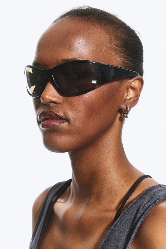Gafas de sol envolventes – Negro – Lentes negras Gafas de sol envolventes – Negro – Lentes negras
