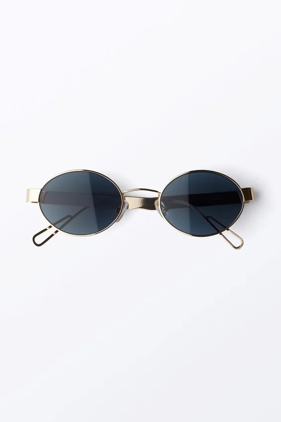 Gafas de sol ovaladas con montura metálica minimalista – Doradas – Lentes azul oscuro Gafas de sol ovaladas con montura metálica minimalista – Doradas – Lentes azul oscuro