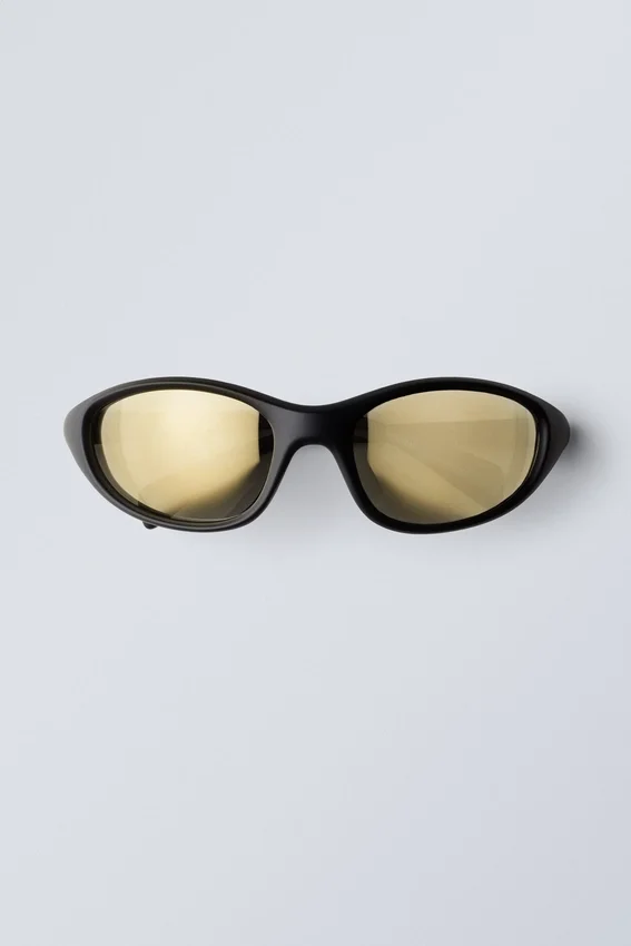 Gafas de sol ovaladas deportivas – Negras con lentes doradas Gafas de sol ovaladas deportivas – Negras con lentes doradas