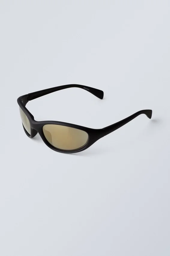Gafas de sol ovaladas deportivas – Negras con lentes doradas Gafas de sol ovaladas deportivas – Negras con lentes doradas