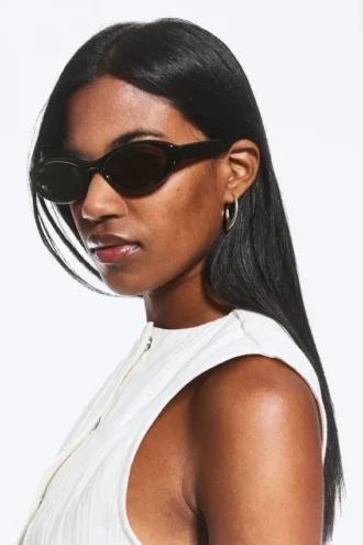 Gafas de sol ovaladas – Negras – Lentes marrones
