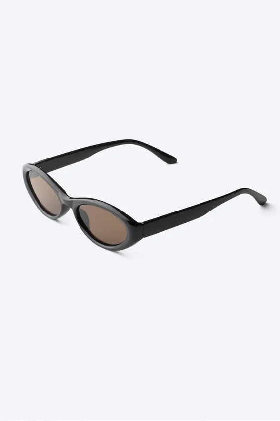 Gafas de sol ovaladas – Negras – Lentes marrones Gafas de sol ovaladas – Negras – Lentes marrones