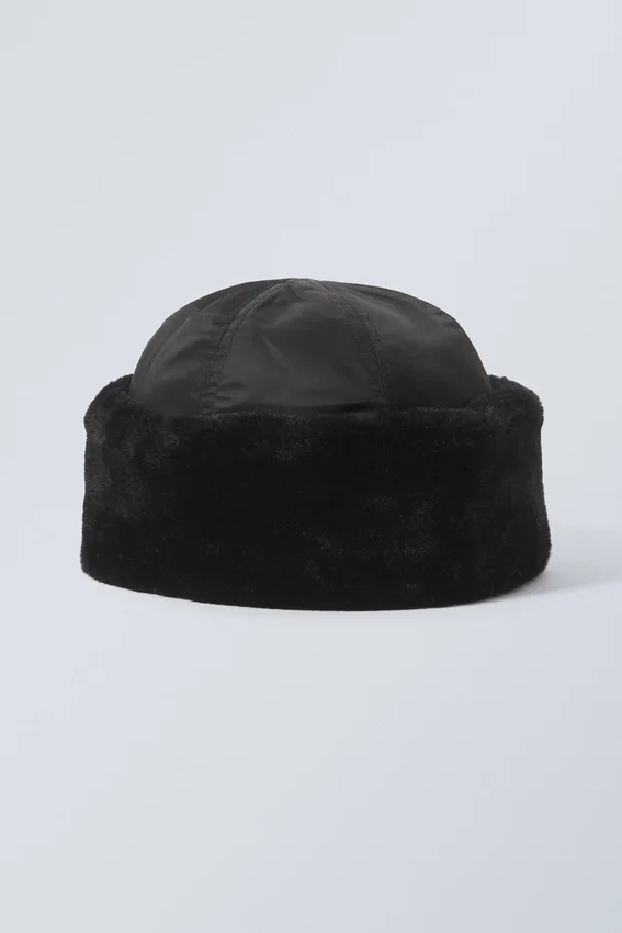 Gorro de nailon con pelo sintético – Negro Gorro de nailon con pelo sintético – Negro