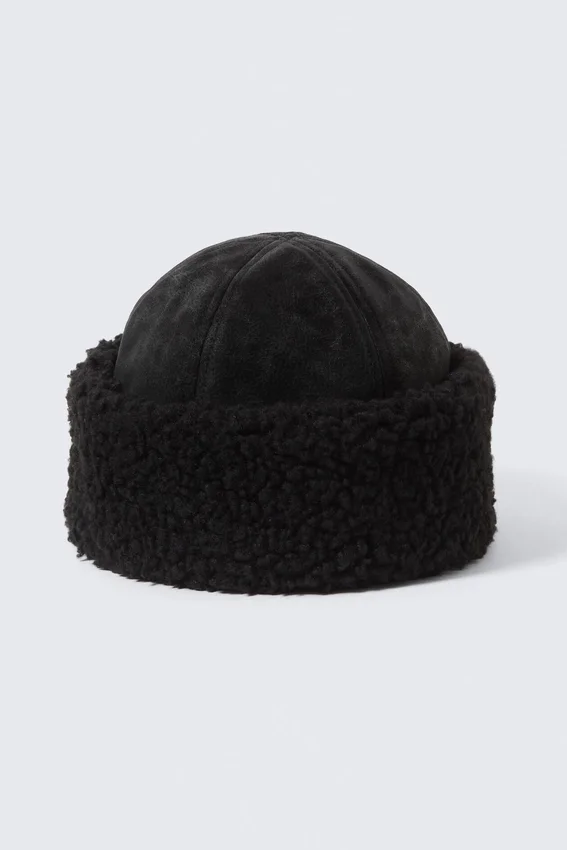 Gorro de piel sintética – Negro Gorro de piel sintética – Negro