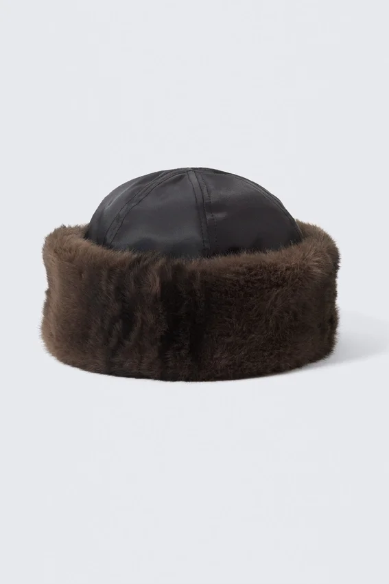 Gorro de piel sintética – Negro Gorro de piel sintética – Negro