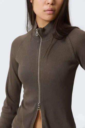 Jersey ajustado de manga larga con cuello alto y cremallera – Gris oscuro lavado Jersey ajustado de manga larga con cuello alto y cremallera – Gris oscuro lavado