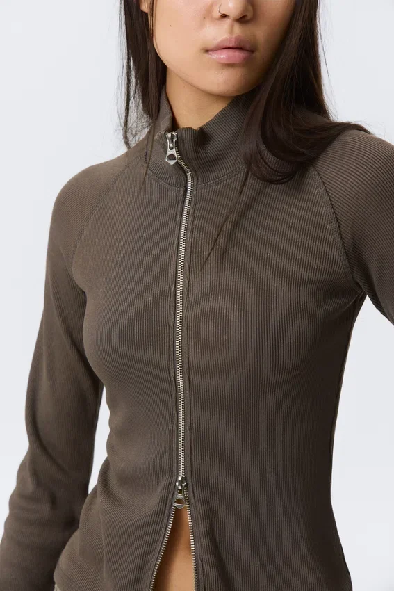 Jersey ajustado de manga larga con cuello alto y cremallera – Gris oscuro lavado Jersey ajustado de manga larga con cuello alto y cremallera – Gris oscuro lavado