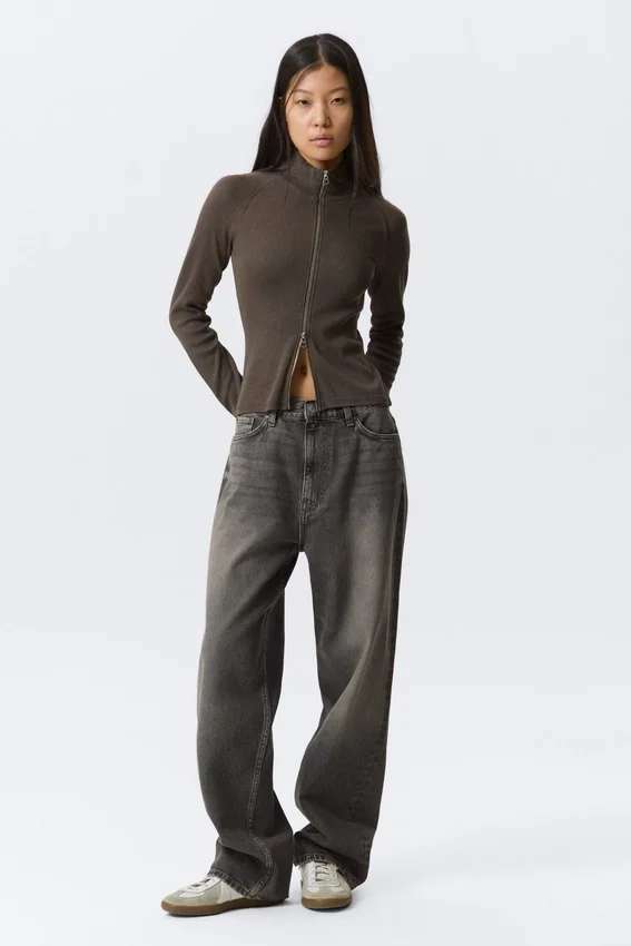 Jersey ajustado de manga larga con cuello alto y cremallera – Gris oscuro lavado Jersey ajustado de manga larga con cuello alto y cremallera – Gris oscuro lavado