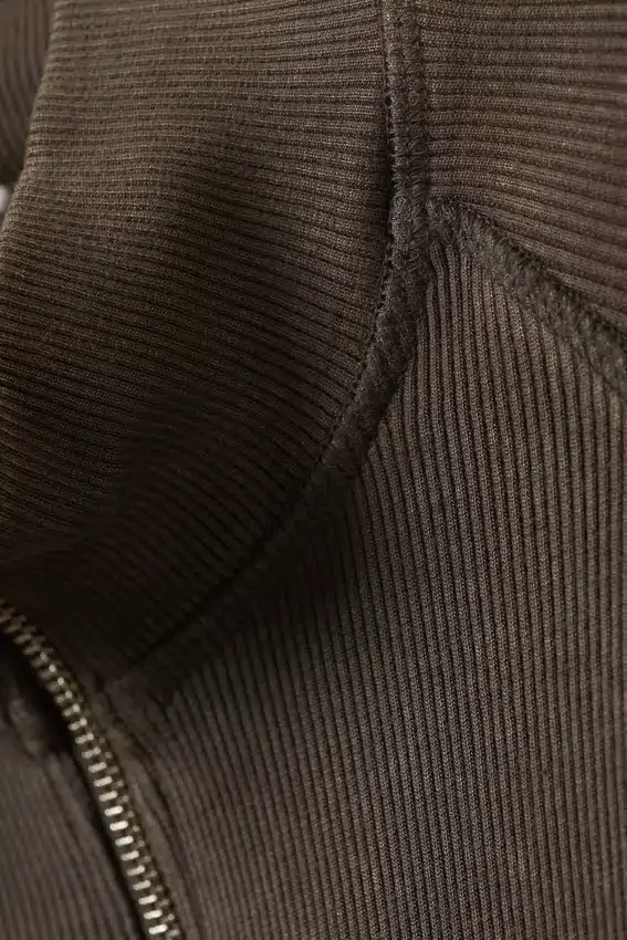 Jersey ajustado de manga larga con cuello alto y cremallera – Gris oscuro lavado Jersey ajustado de manga larga con cuello alto y cremallera – Gris oscuro lavado