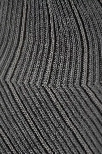 Jersey de cuello alto ajustado de canalé – Rayas gris oscuro jaspeado