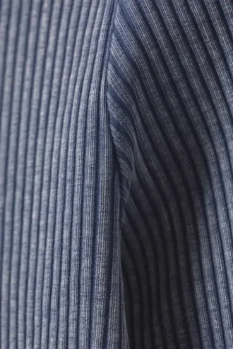Jersey de cuello alto con cremallera y canalé bicolor Toni – Azul y blanco