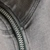 Jersey de cuello alto con cremallera y manga larga Anja – Gris lavado con spray Jersey de cuello alto con cremallera y manga larga Anja – Gris lavado con spray