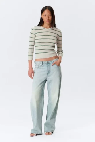 Jersey de punto ajustado con cuello en V – Rayas gris claro Jersey de punto ajustado con cuello en V – Rayas gris claro