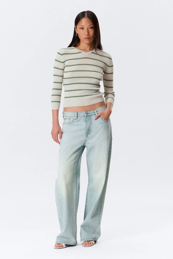 Jersey de punto ajustado con cuello en V – Rayas gris claro Jersey de punto ajustado con cuello en V – Rayas gris claro