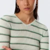 Jersey de punto ajustado con cuello en V – Rayas gris claro Jersey de punto ajustado con cuello en V – Rayas gris claro