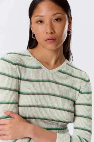 Jersey de punto ajustado con cuello en V – Rayas gris claro Jersey de punto ajustado con cuello en V – Rayas gris claro