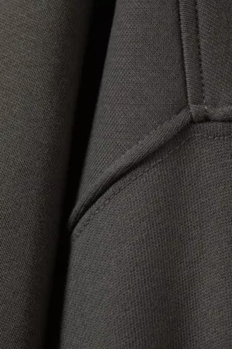 Jersey grueso con cuello de embudo y cremallera – Gris oscuro