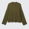 Jerséu de cuello alto con canalé desgastado – Verde oscuro Jerséu de cuello alto con canalé desgastado – Verde oscuro