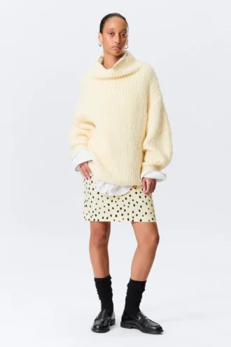 Jerséu de cuello alto oversize de punto – Amarillo claro