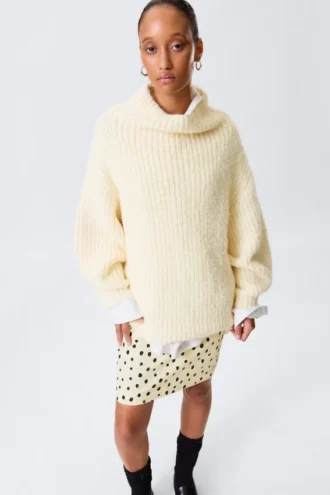 Jerséu de cuello alto oversize de punto – Amarillo claro