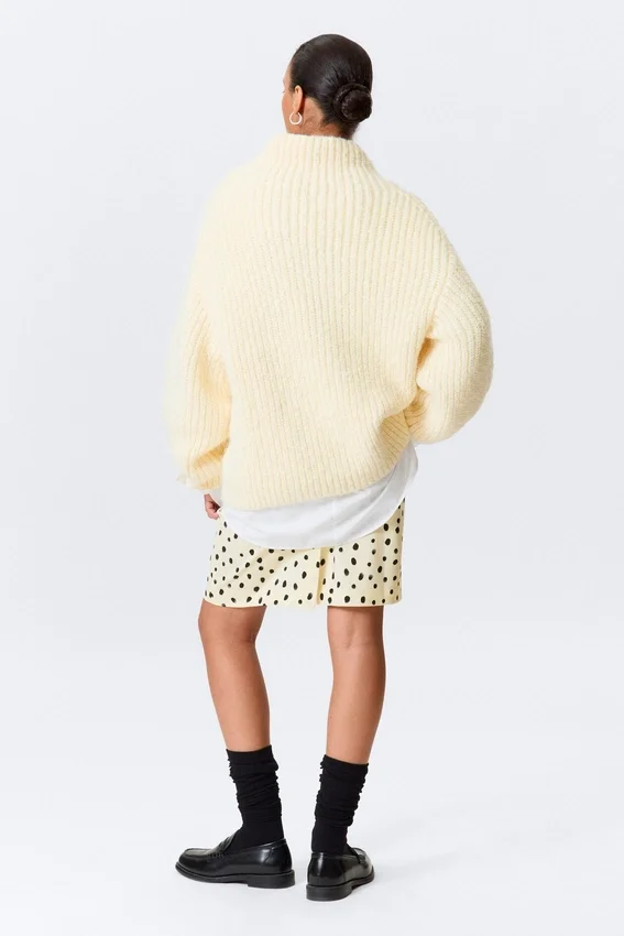 Jerséu de cuello alto oversize de punto – Amarillo claro Jerséu de cuello alto oversize de punto – Amarillo claro