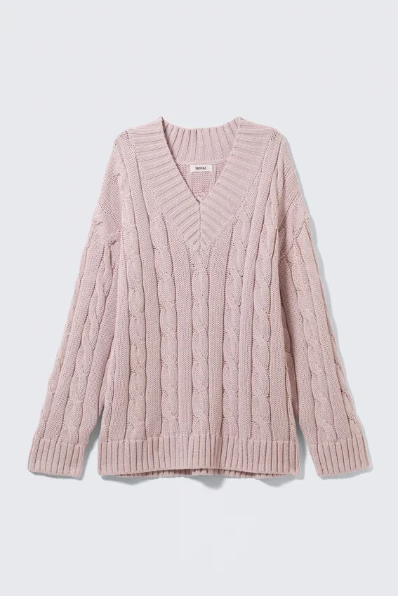 Jerséu de cuello en V con punto trenzado – Rosa empolvado Jerséu de cuello en V con punto trenzado – Rosa empolvado