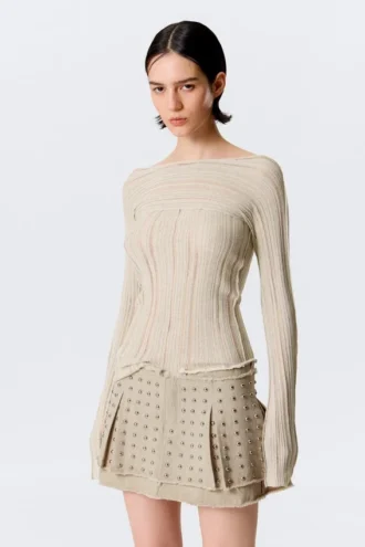 Jerséu de punto ajustado con cuello barco – Beige