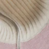 Jerséu de punto corto con media cremallera – Rosa empolvado y blanco crema Jerséu de punto corto con media cremallera – Rosa empolvado y blanco crema