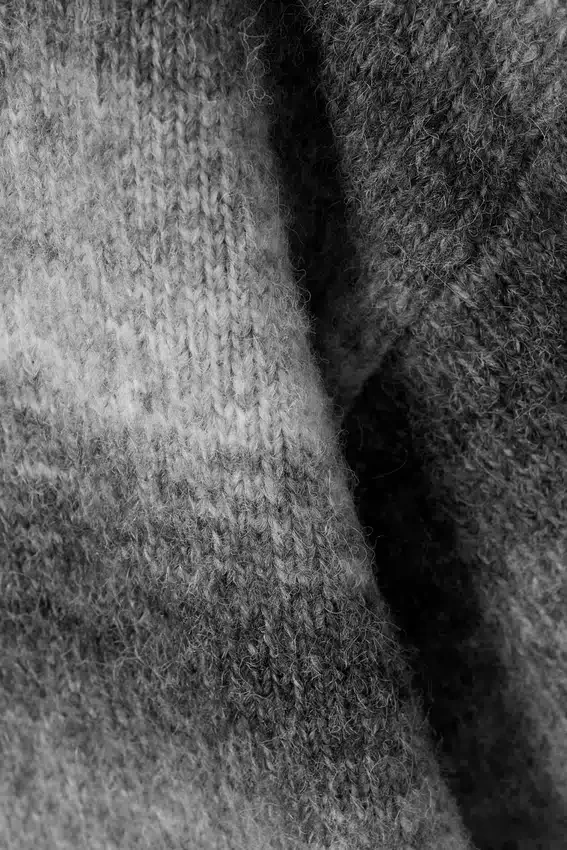 Jerséu de punto de corte holgado teñido en la masa – Gris jaspeado Jerséu de punto de corte holgado teñido en la masa – Gris jaspeado