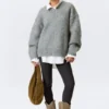 Jerséu de punto oversize con cuello en V – Gris jaspeado Jerséu de punto oversize con cuello en V – Gris jaspeado