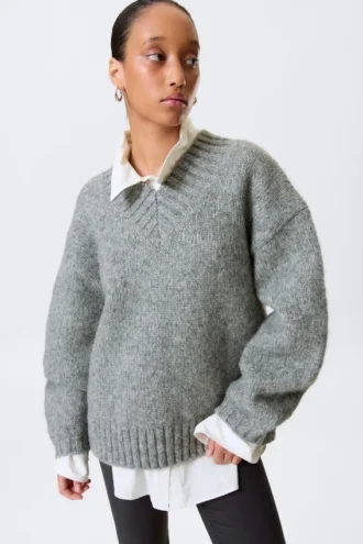 Jerséu de punto oversize con cuello en V – Gris jaspeado