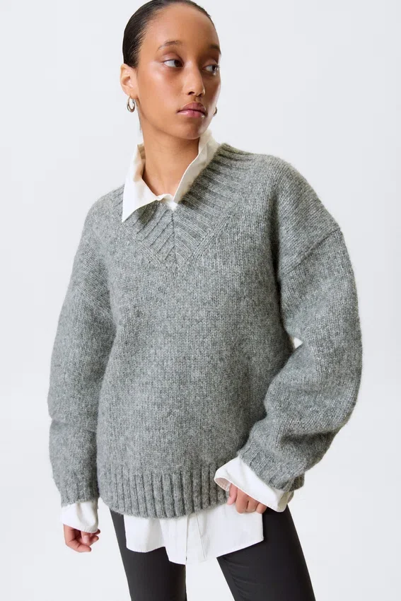 Jerséu de punto oversize con cuello en V – Gris jaspeado Jerséu de punto oversize con cuello en V – Gris jaspeado