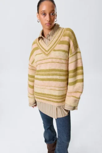 Jerséu de punto oversize con cuello en V – Rayas amarillas