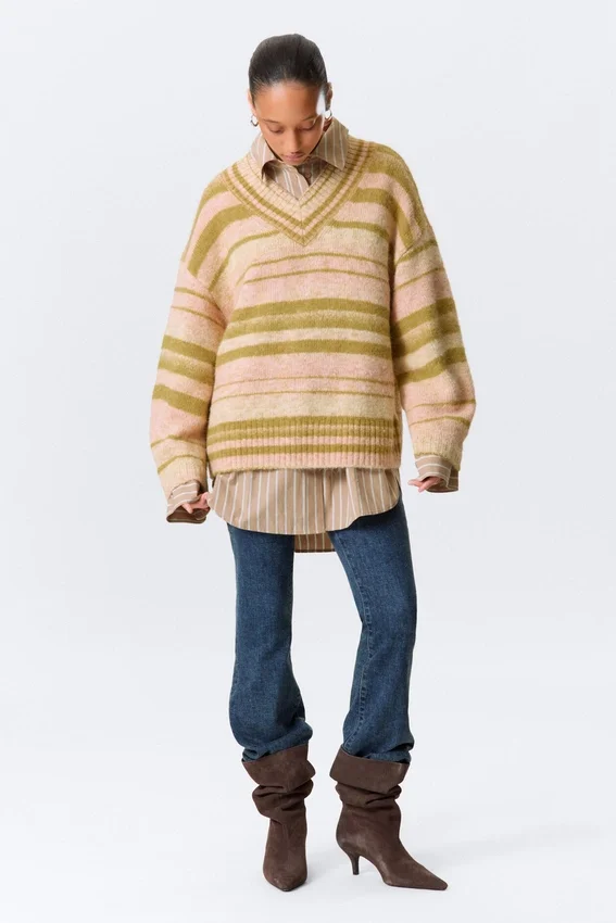 Jerséu de punto oversize con cuello en V – Rayas amarillas Jerséu de punto oversize con cuello en V – Rayas amarillas