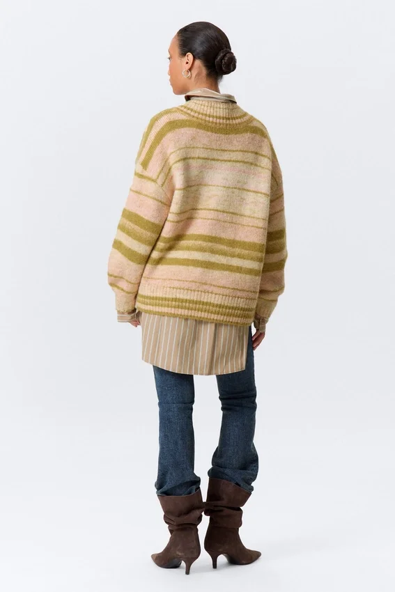 Jerséu de punto oversize con cuello en V – Rayas amarillas Jerséu de punto oversize con cuello en V – Rayas amarillas